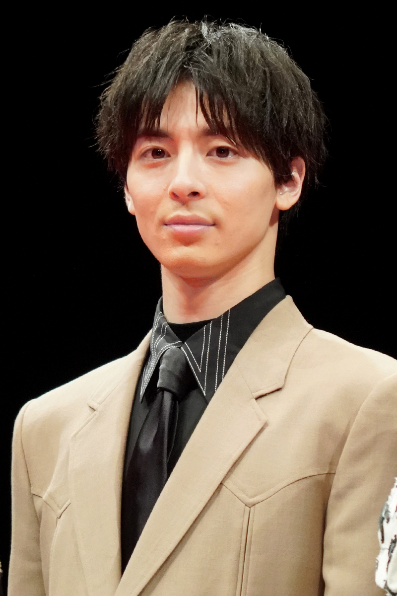 高杉真宙、新年初インスタ更新！ピースSHOTにファン歓喜「久しぶりの