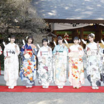 乃木坂46川崎桜ら、グループを引っ張る“登り龍”世代が乃木神社で成人式！華やかな振袖姿を披露