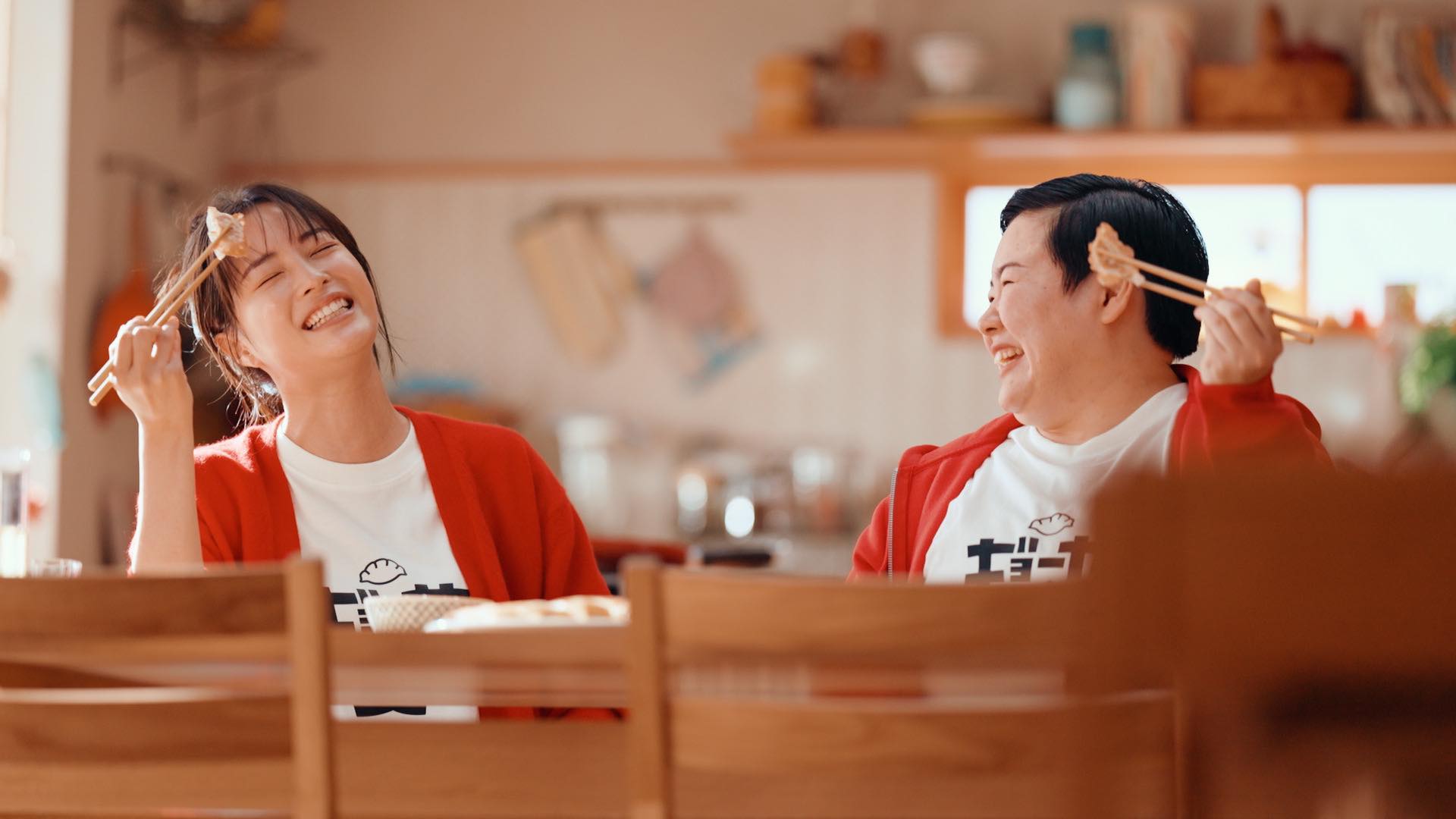 同級生コンビ”広瀬すず＆やす子、初共演で意気投合！お互いの人柄に