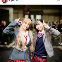 「穏やかで優しい顔」浜崎あゆみ、子供たちを抱きしめた制服風姿の笑顔SHOTに反響「ayu×子供は最強」