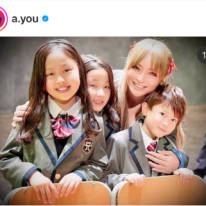 「穏やかで優しい顔」浜崎あゆみ、子供たちを抱きしめた制服風姿の笑顔SHOTに反響「ayu×子供は最強」