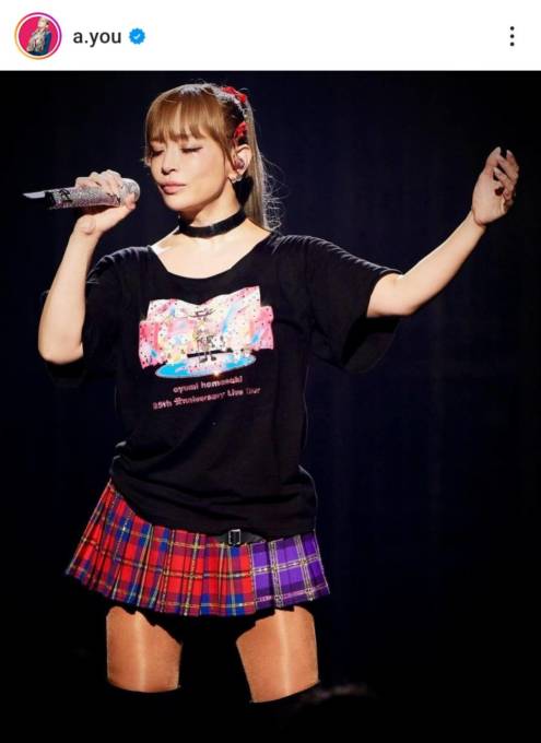 浜崎あゆみ、ほっそり美脚が際立つミニスカ衣装SHOTに「似合いすぎる」「めちゃくちゃ可愛い」の声