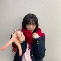 「30よね?!」鈴木愛理、“JK風”美脚のルーズソックスSHOTにファン悶絶「バチバチに現役で通る」「可愛すぎ」