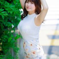 花井美理、むっちり美ヒップに釘付け！ますますパワーアップしたグラマラスボディを大胆披露