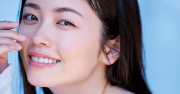 小芝風花、美うなじチラリの爽やかSHOT披露！透明感あふれる笑顔＆大人