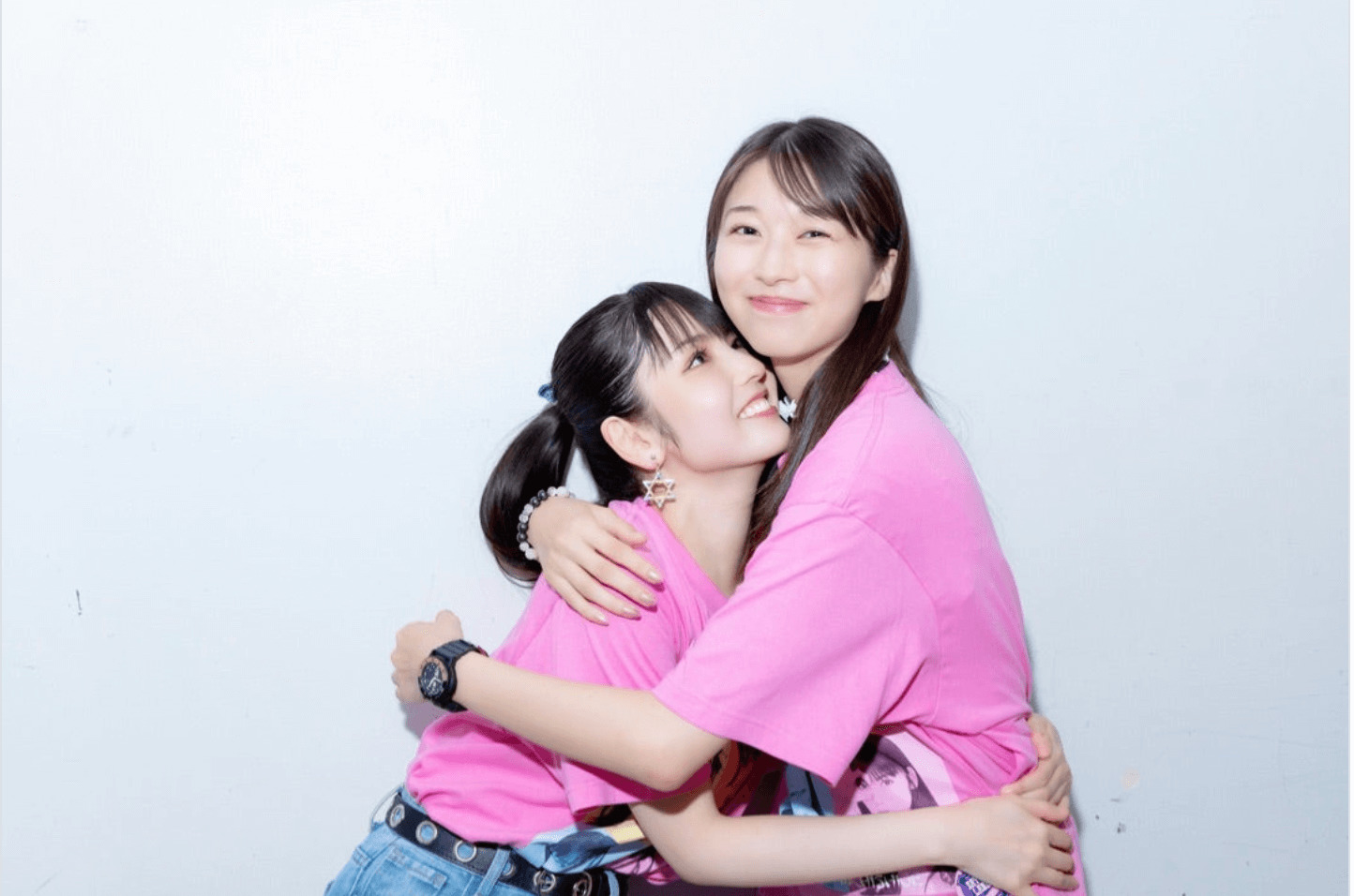 道重さゆみ、“かわいい後輩”牧野真莉愛との密着ハグSHOT公開「いっぱい