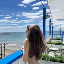 「ウエストほそっ！」板野友美、美ボディを披露したビキニSHOTにファンうっとり「変わらない可愛さ」