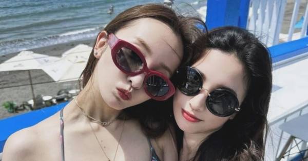 板野友美、元NGT48佐藤杏樹と肌見せコーデでパシャリ！「スタイル抜群