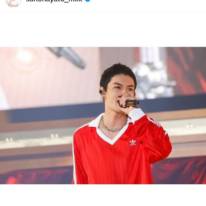 「過去一短髪じゃない？！」佐野勇斗、坊主ヘアに！肉体美披露のライブSHOTに反響「伝説残したね」「かっこよくて大好き」