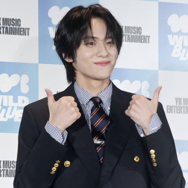 山下幸輝、クールな黒スーツSHOTに「似合いすぎ」「ビジュ爆発してる