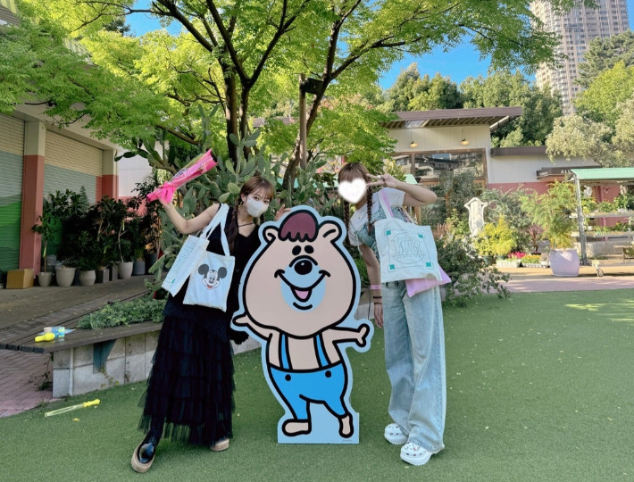 辻希美、高2長女と仲良く展示会＆カフェランチ「可愛い洋服に囲まれて