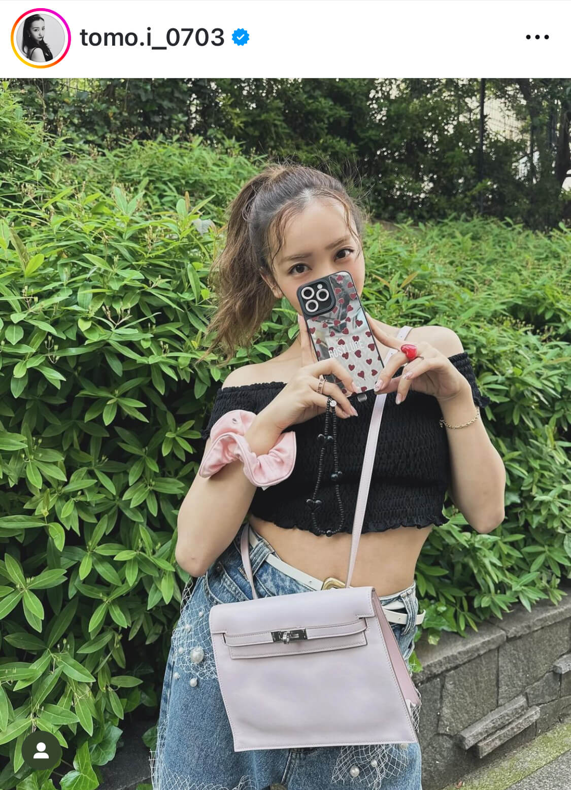 板野友美、ほっそり美くびれ披露のデニムコーデSHOTに反響「スタイル良