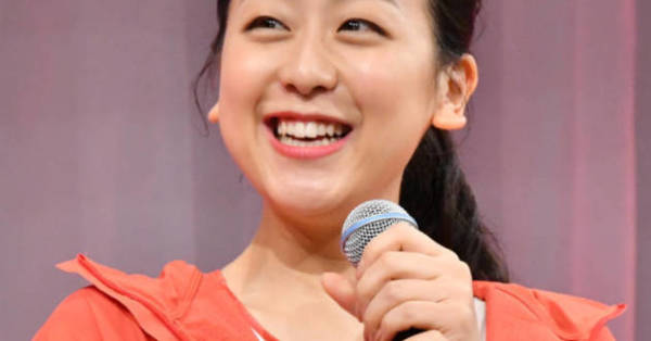 34歳を迎えた浅田真央、シックなブラックコーデ×微笑みSHOTにファン