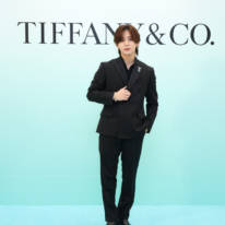 山田涼介、シックなセットアップ姿で点灯イベントに登場！“長年愛しているもの”も明かす「今もこれからも変わらず」