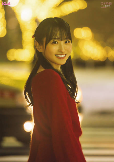 乃木坂46一ノ瀬美空、イルミネーションをバックにニッコリ！クリスマスムード漂う赤ワンピSHOT披露サムネイル画像!