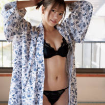 LinQ高木悠未、ふっくら美バスト際立つランジェリー姿を披露！グラビア界も注目の柔肌に釘付け