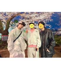 「イケメン三兄弟」佐野勇斗、家族でお花見SHOTに反響「みんな身長高いしスタイルよすぎる」