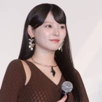 「透明感やばすぎ」齊藤なぎさ、美肩チラリの春コーデに絶賛の声「笑顔愛おしい」