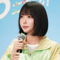 あのちゃん、私物のぬいぐるみに囲まれたリラックスSHOTに反響「めっちゃ可愛い」「好き」