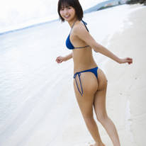 元SKE48北野瑠華、美ボディが眩しい水着姿に釘付け！グアムのビーチやプールで魅力が全開