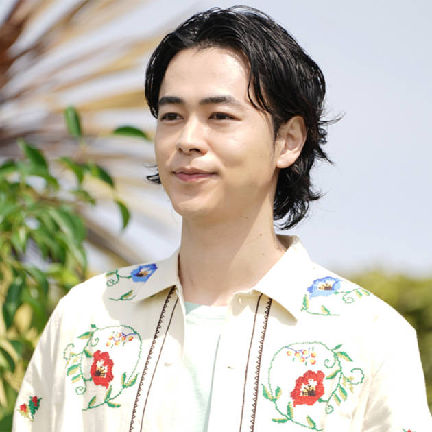「表情が似てる」成田凌、ドラマの愛犬“将軍”とのくっつきSHOTに反響「かわいいが渋滞」サムネイル画像!