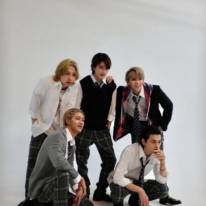 「イケパラすぎる」佐野勇斗、M!LKメンバーとの“平成DK”SHOTにファン悶絶「それぞれのキャラ出てて好き」