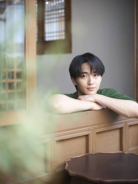 “NEXTブレイク俳優”野村康太、韓国・ソウルを舞台に自然体な魅力が光る！肉体美が眩しいカットもサムネイル画像!