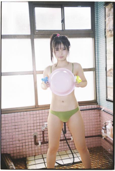 頓知気さきな、“美少女感”あふれる水着SHOT披露！25歳の魅力が詰まったフォトスタイルブック発売決定