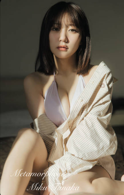 田中美久、美バスト際立つアンニュイSHOTに釘付け！「変化」をテーマに大人の魅力が漂う