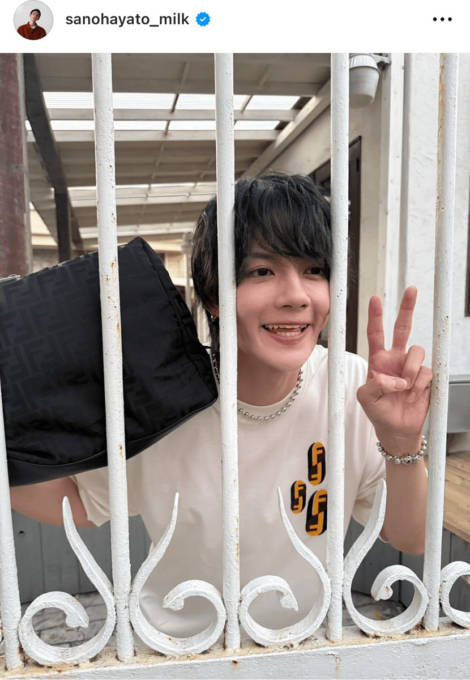 「彼氏感強すぎる」佐野勇斗、FENDIを着こなす自然体SHOTにファン胸キュン「ほんとにかわいい」
