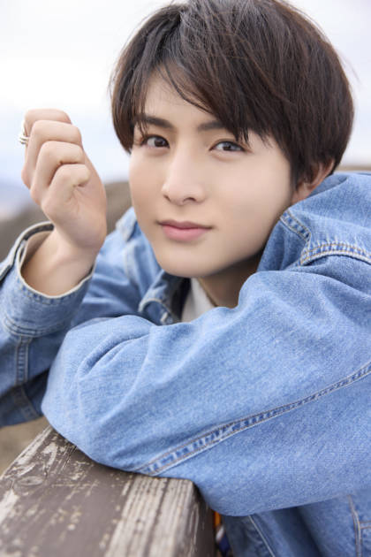 柏木悠、スイートな微笑みに胸キュン！1st写真集は19歳から20歳への“変化”を捉えた1冊にサムネイル画像!