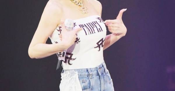 アジアツアー中の浜崎あゆみ、台北ステージSHOTにファンうっとり