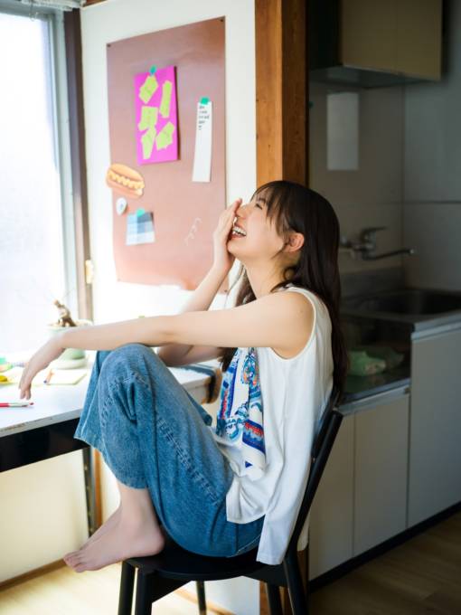 日向坂46小坂菜緒、ヘルシーな肌見せコーデで笑顔満開！さまざまなアクティビティで大はしゃぎ