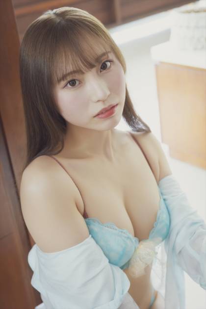 元NGT48川越紗彩、ふんわり美谷間が眩しいランジェリーSHOT披露！健康的な“わがままボディ”で魅せるサムネイル画像!