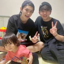 「メロい」佐野勇斗、親友の子供を抱っこしたほっこりSHOTに反響「将来絶対いいパパになるよ！」