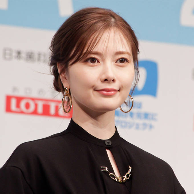 白石麻衣、差し入れの豚まんをぱくり！お茶目顔SHOTに「めっちゃかわいい」「綺麗すぎる！」