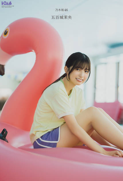 乃木坂46五百城茉央、ほっそり美脚のショーパンSHOT披露！夏らしさ全開グラビアで笑顔はじけるサムネイル画像!