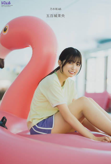 乃木坂46五百城茉央、ほっそり美脚のショーパンSHOT披露！夏らしさ全開グラビアで笑顔はじける