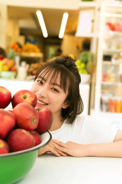 注目の若手俳優・藤崎ゆみあ、笑顔が眩しいお茶目SHOT披露！ギリシャを舞台にナチュラルな魅力があふれるサムネイル画像!