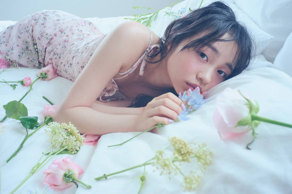 林芽亜里、ガーリーな魅力あふれるキャミワンピSHOTにドキッ！華麗なラストティーンに迫るサムネイル画像!
