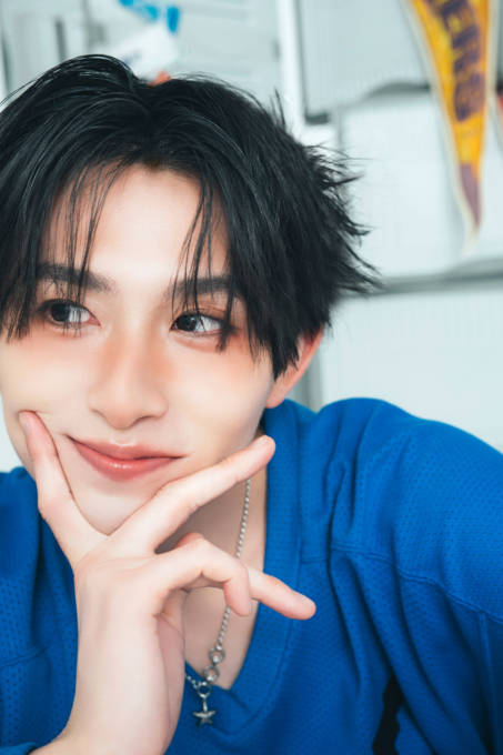 初写真集は発売即重版！葉山侑樹、耽美からキュートまで多彩な魅力が詰まったカレンダー発売決定
