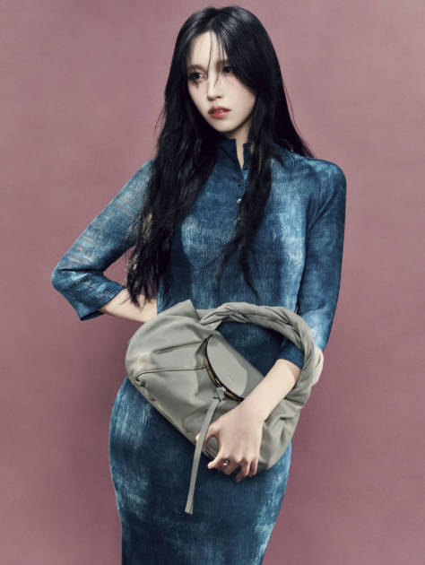 TWICE・MINA、美ボディラインが際立つドレスSHOTにうっとり…フェンディを纏い“現代のミューズ”を体現サムネイル画像!