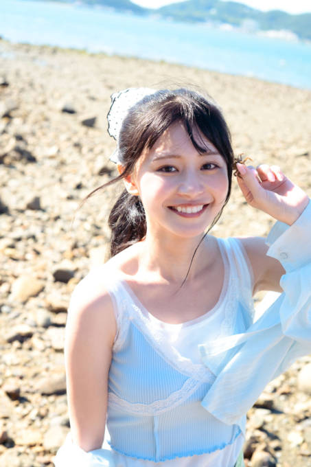 椛島光、爽やか肌見せコーデで笑顔がキラリ!“心の距離感45cm”をテーマにした物語を紡ぐ