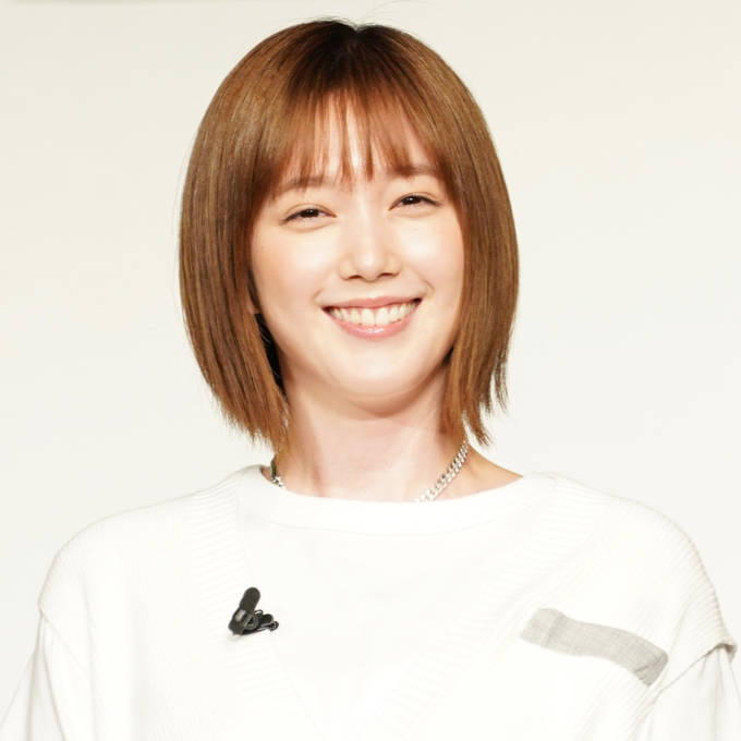 本田翼、美背中を披露したブラックドレスSHOTにファンうっとり「スタイル良すぎ」「大人っぽい」
