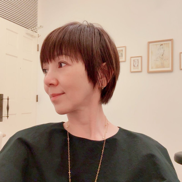 渡辺満里奈、大人の上品さと可愛らしさが同居するマッシュ風ショートヘアに「似合いますね」「すっきり」の声