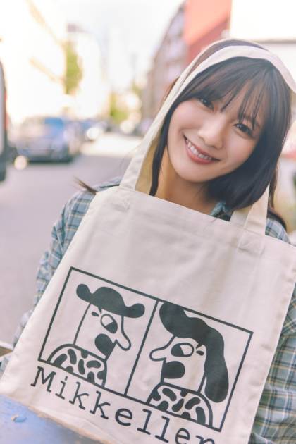 日向坂46河田陽菜、デンマークの人気ビール店でパシャリ！癒し効果満点のハッピー笑顔SHOTサムネイル画像!