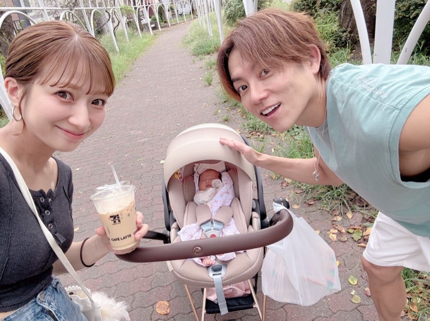 辻希美、生後1ヶ月の次女がベビーカーデビュー！お散歩SHOTを公開「嫌いじゃないみたい」