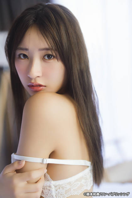松本日向、美背中チラリのランジェリーSHOTにドキッ！ベトナムを舞台に“人生最大露出”に挑戦サムネイル画像!