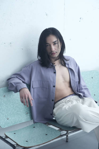宮澤佑、引き締まった肉体がチラリ！“ありのままの存在感”で魅せた初の写真集が重版決定サムネイル画像!