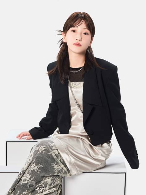 川栄李奈、オトナの美しさが漂う上品コーデ披露！ファッション7変化で“新しい自分に出会う喜び”を表現サムネイル画像!